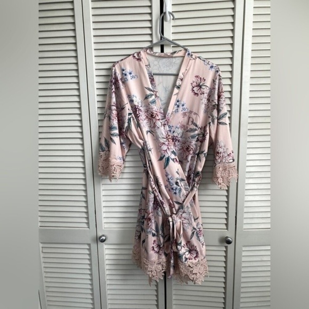Le Rose Floral Robe Pink Embroidered Medium/Large